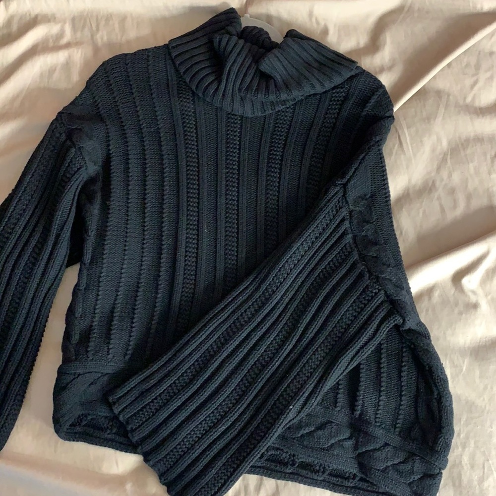 Cropped turtle neck